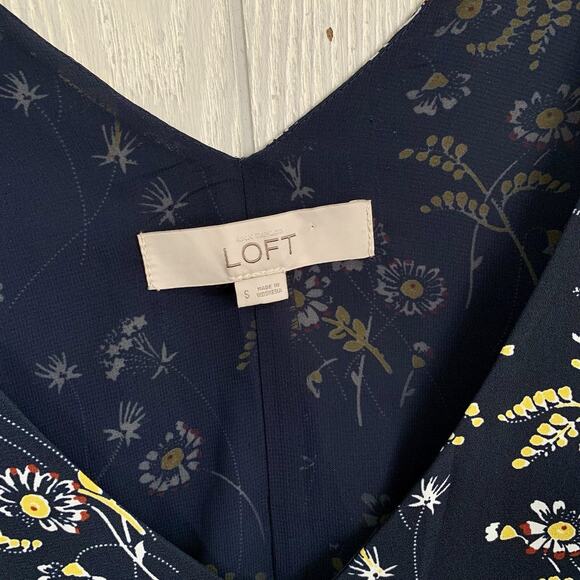 LOFT Blue Floral V-Neck Tank Small - Picture 5 of 7